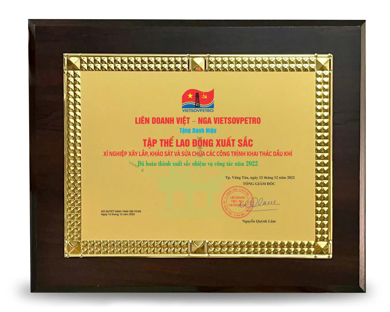 Kỷ niệm chương gỗ đồng 18 (Vàng)